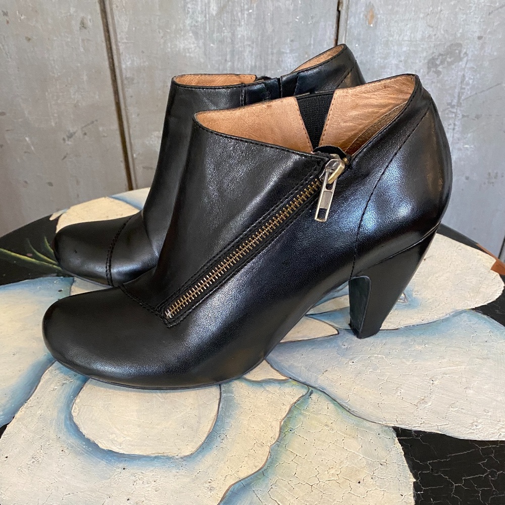 Miz Mooz Foster Pump Black Leather Bootie Size 10